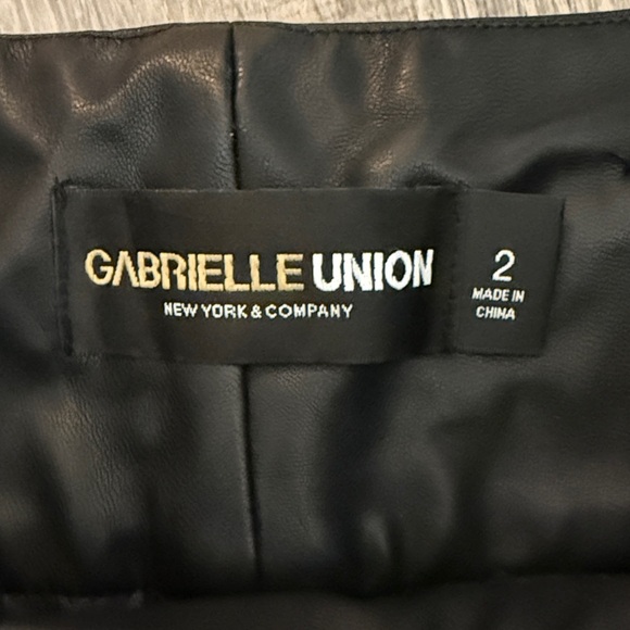 Elegant Black Faux Leather Pantsuit - Picture 4 of 6